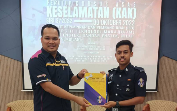 Polis Bantuan UiTM Cawangan Pulau Pinang Pelatih Terbaik Program KAK